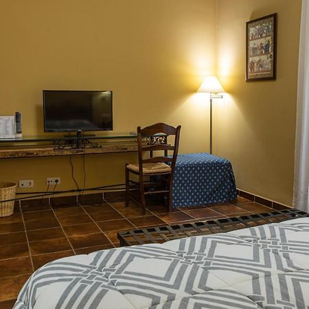 Don Julio Hotel Perales del Puerto Buitenkant foto