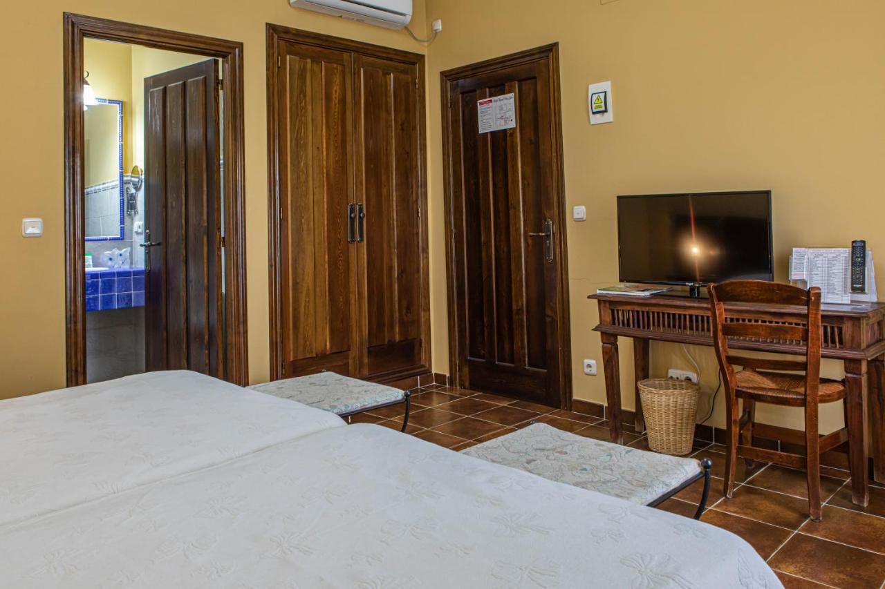 Don Julio Hotel Perales del Puerto Buitenkant foto