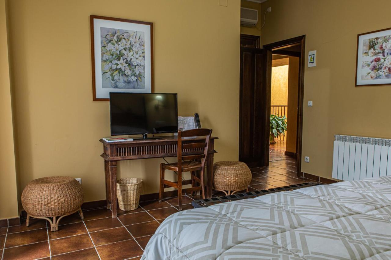Don Julio Hotel Perales del Puerto Buitenkant foto